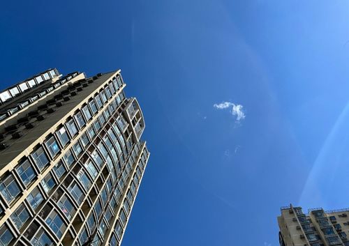 樓市這項(xiàng)數(shù)據(jù)一年來(lái)首次回正，樂(lè)觀背后的不樂(lè)觀——以上海房地產(chǎn)開(kāi)發(fā)為例